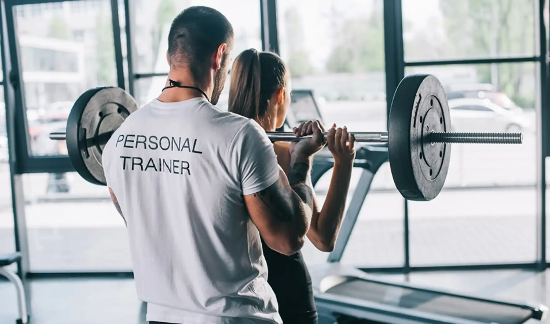 Strona dla trenera personalnego — trener prowadzący sesję treningową z klientem